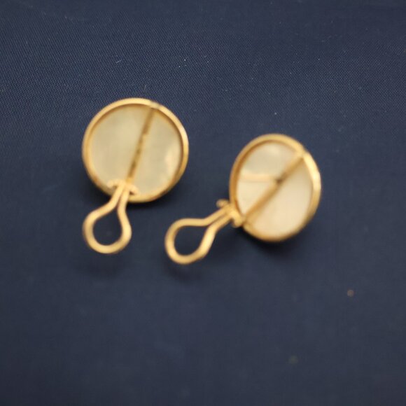 Absolutely Stunning 14K Gold and Mabe Pearl Earrings – Unique/Rare - Clip - Picture 5 of 12